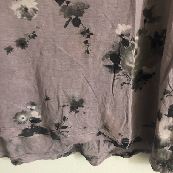 Brandy Melville floral tee - Picture 4 of 4